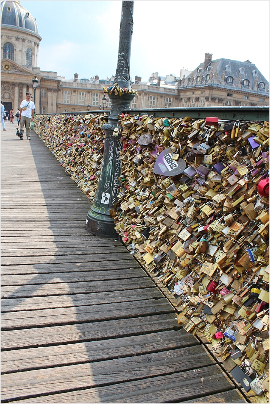 honeymoon-ideas-paris-love-lock-bridge