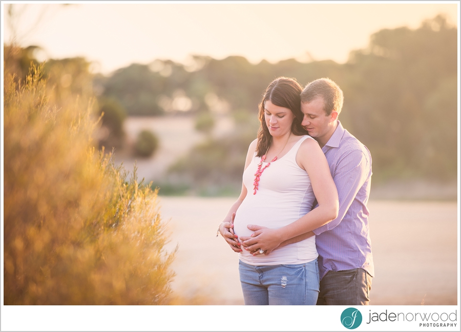 natural relaxed maternity photos