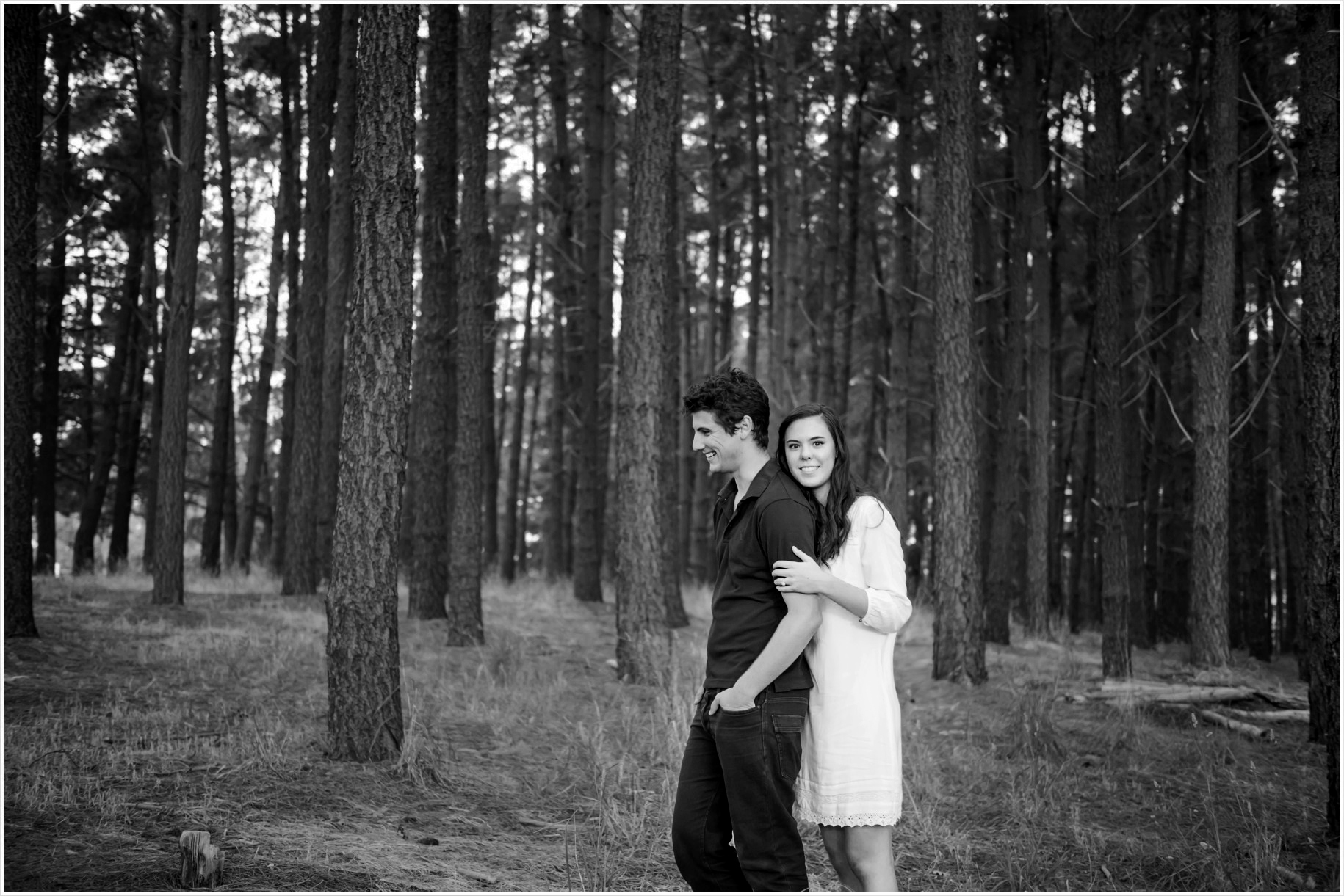 pastle-neutral-forest-couple-engagement-photos_0005