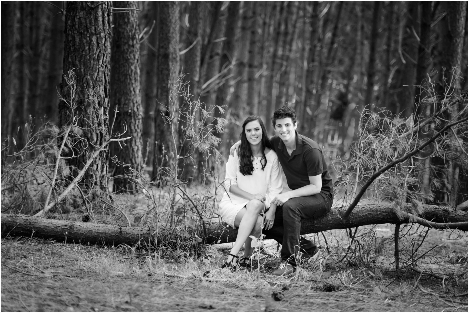 pastle-neutral-forest-couple-engagement-photos_0007