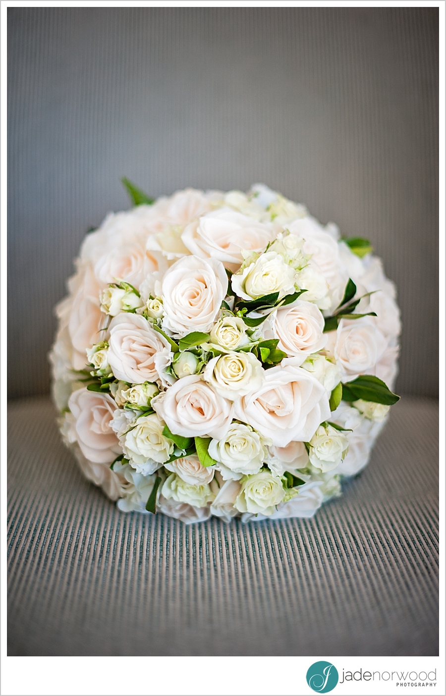wedding flower photos cream and white roses