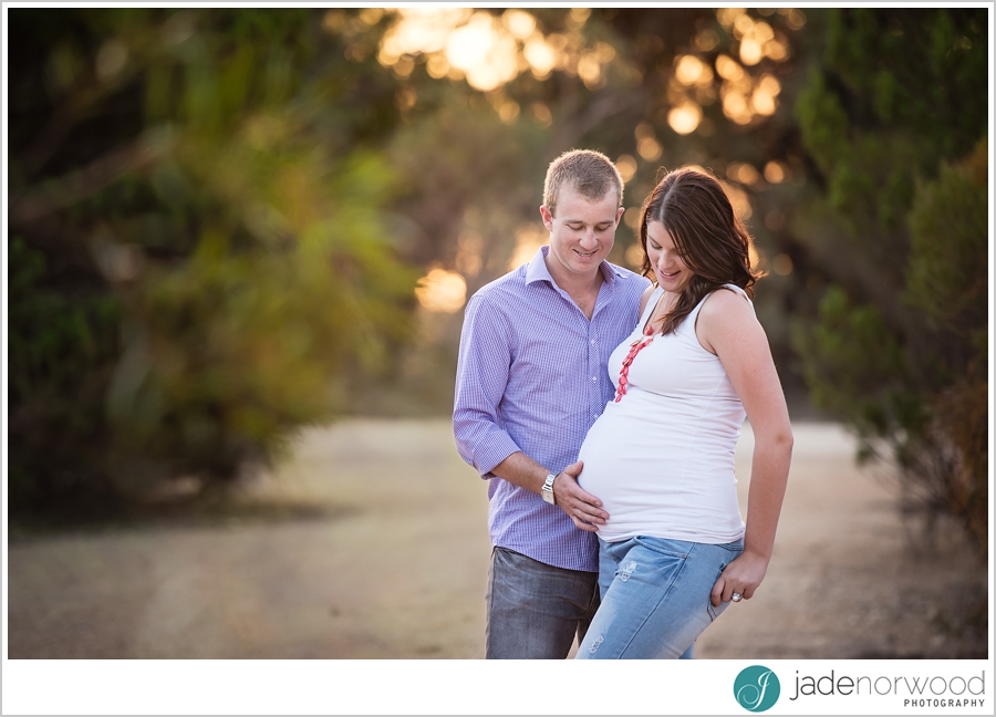 natural relaxed maternity photos