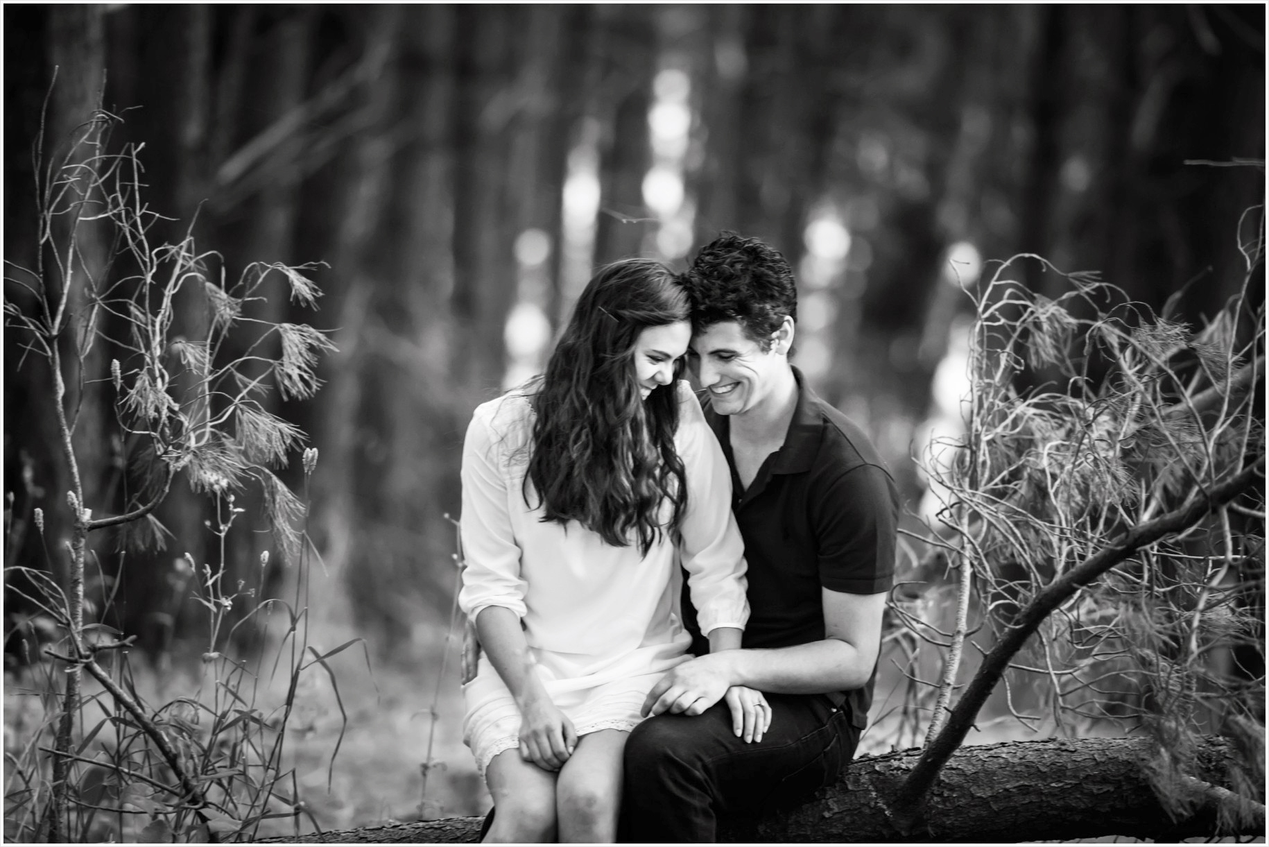 pastle-neutral-forest-couple-engagement-photos_0009